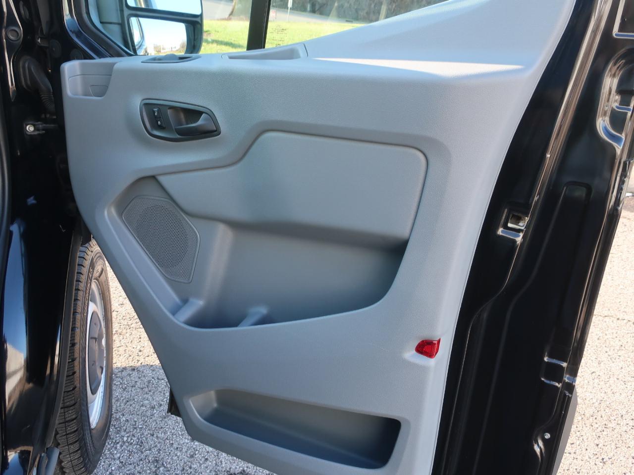 Ford Transit 350 Wagon Low Roof XL w/Sliding Pass. 148-in. WB 2016