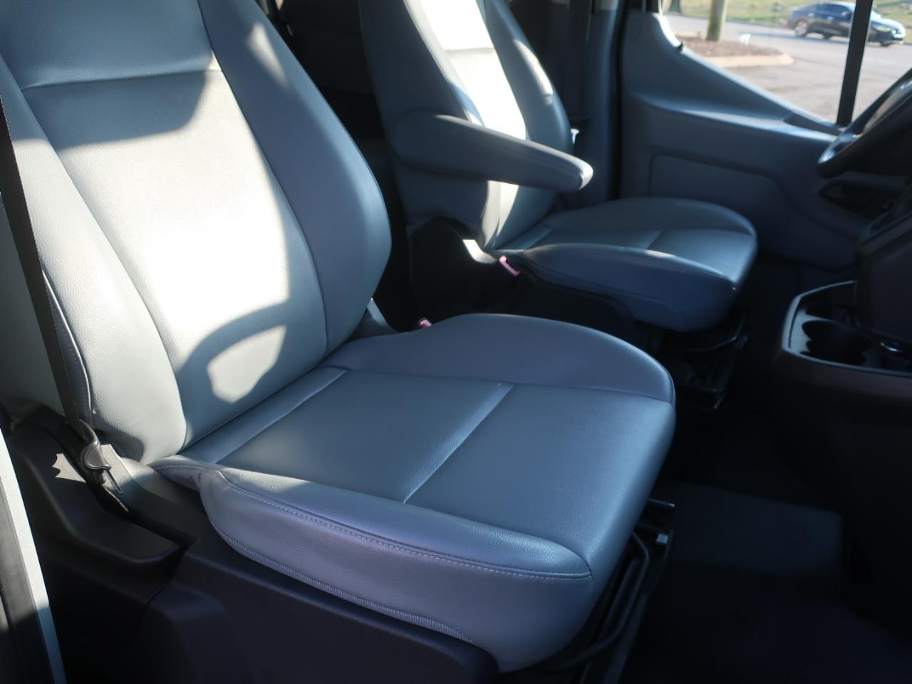 Ford Transit 350 Wagon Low Roof XL w/Sliding Pass. 148-in. WB 2016