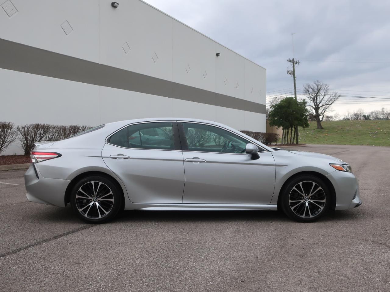 Toyota Camry SE 2018