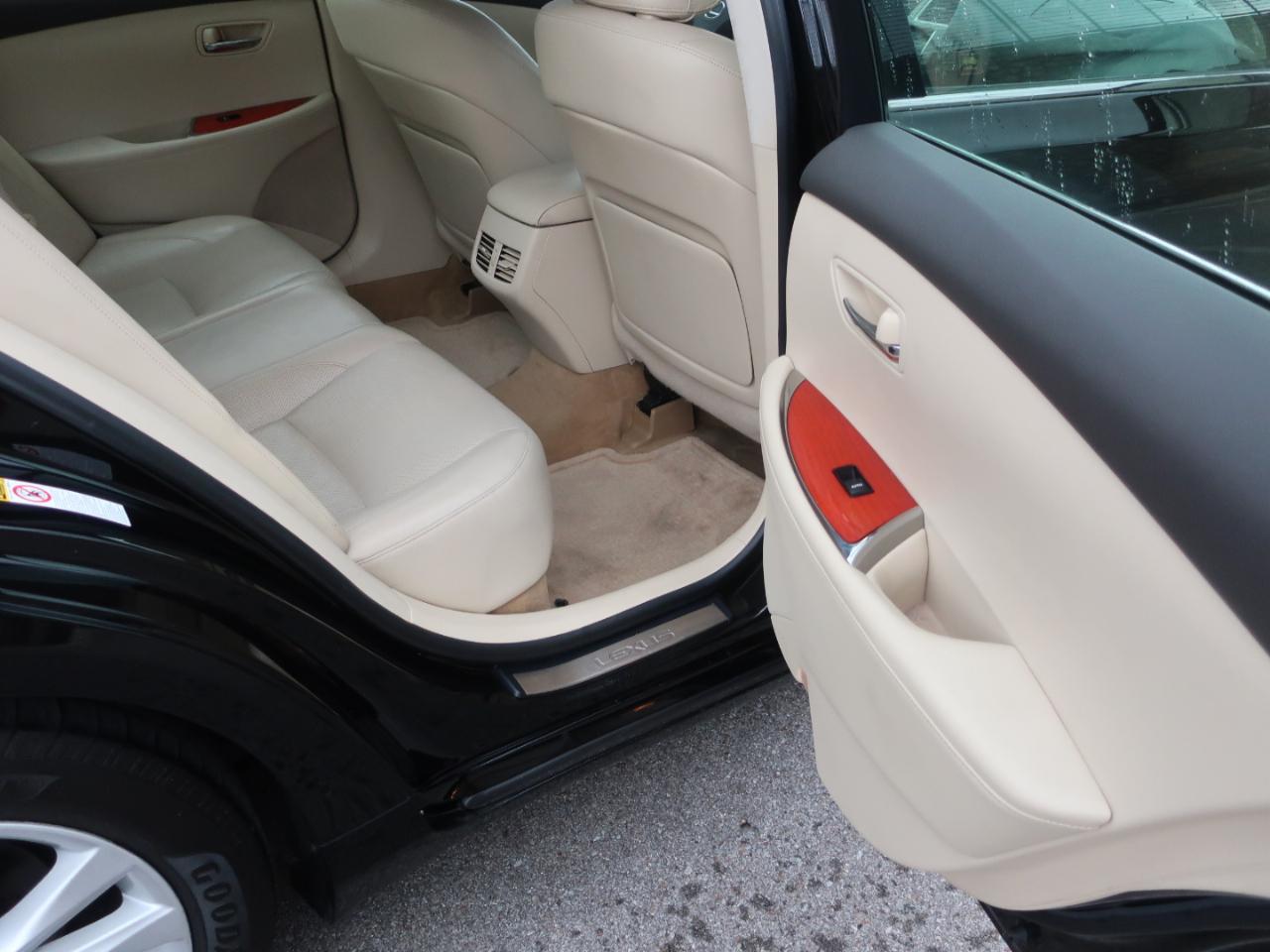 Lexus ES 350 Sedan 2011