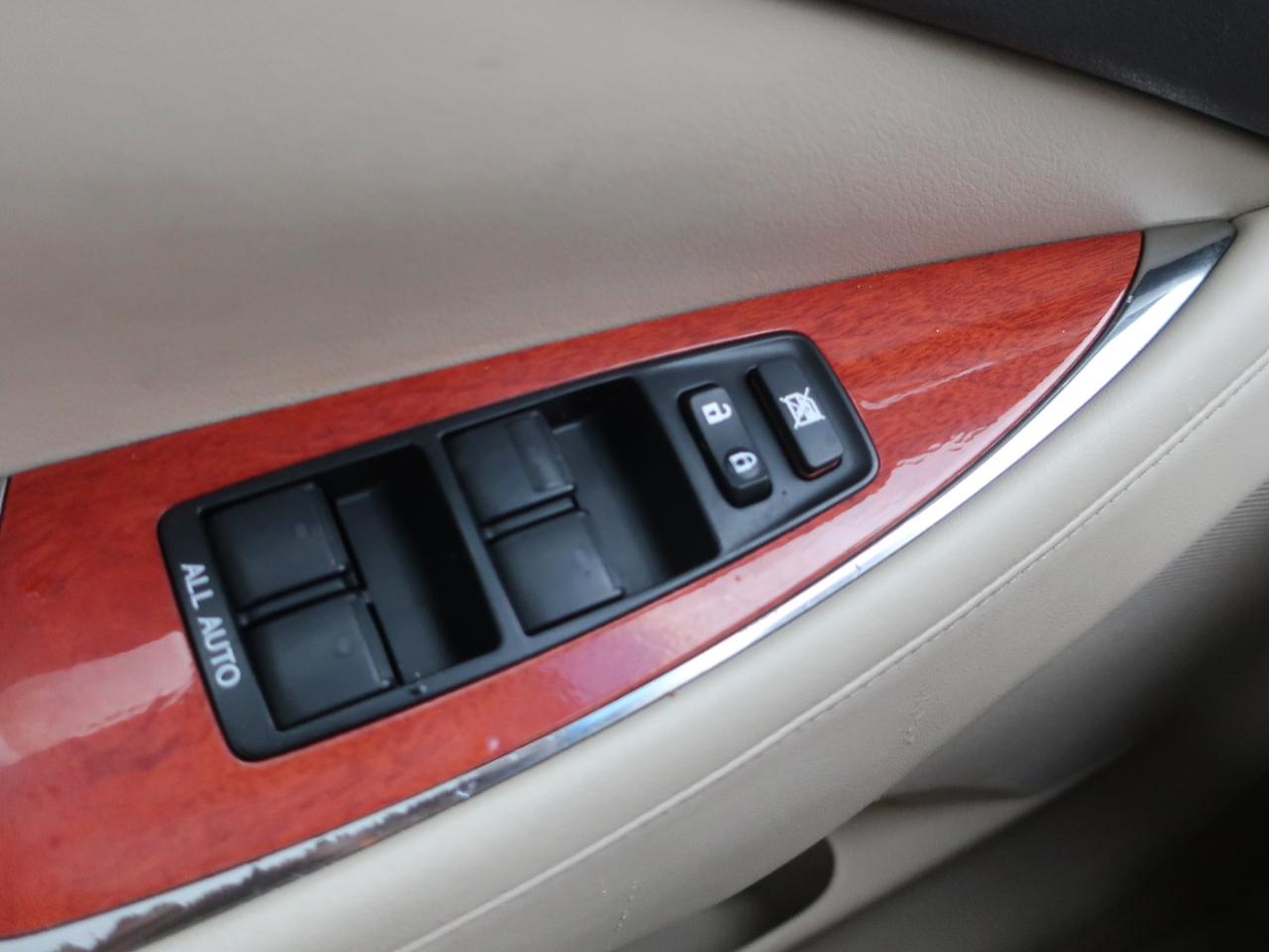 Lexus ES 350 Sedan 2011