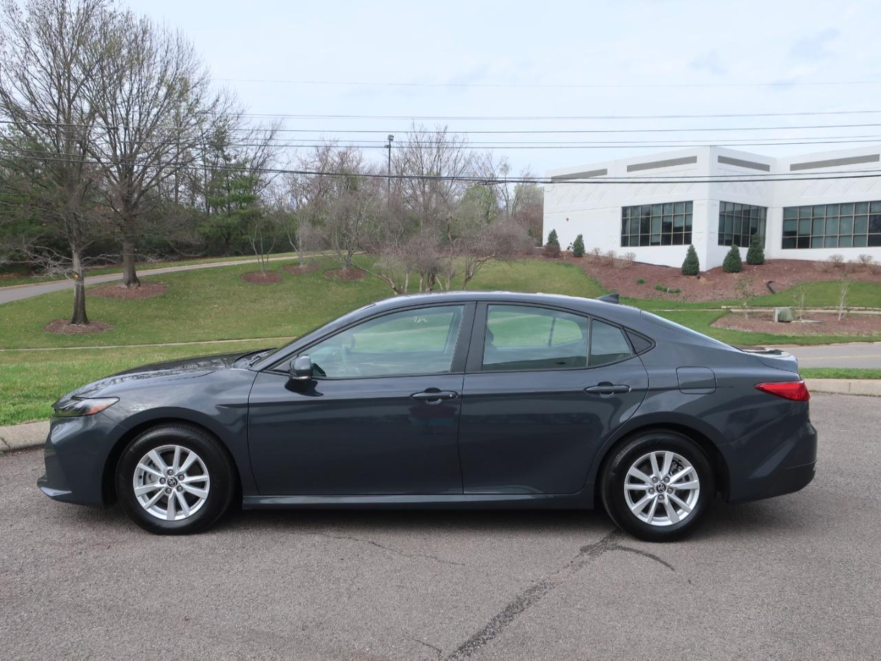 Toyota Camry Hybrid LE 2025