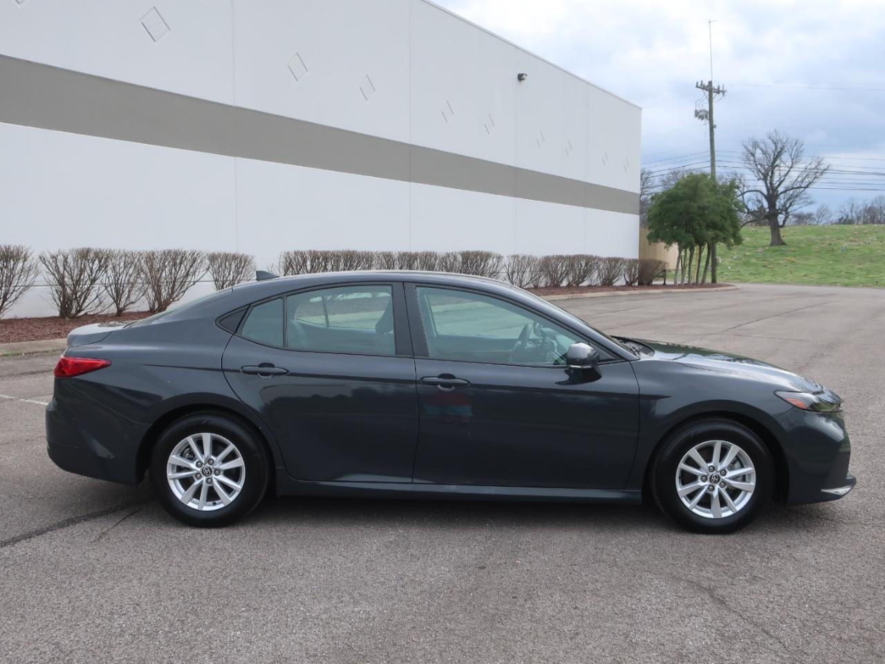 Toyota Camry Hybrid LE 2025