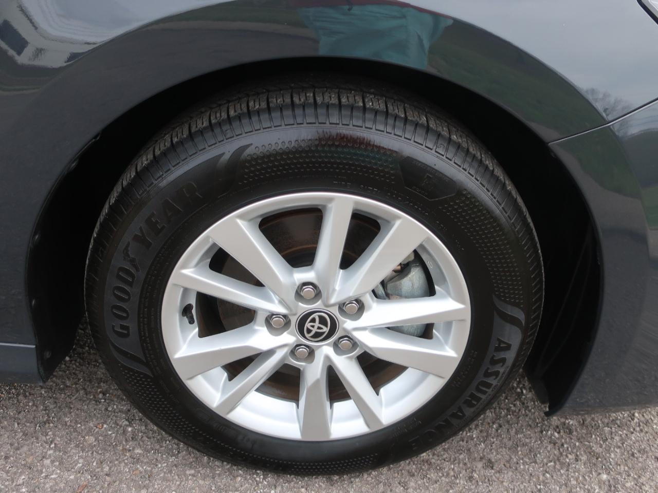 Toyota Camry Hybrid LE 2025