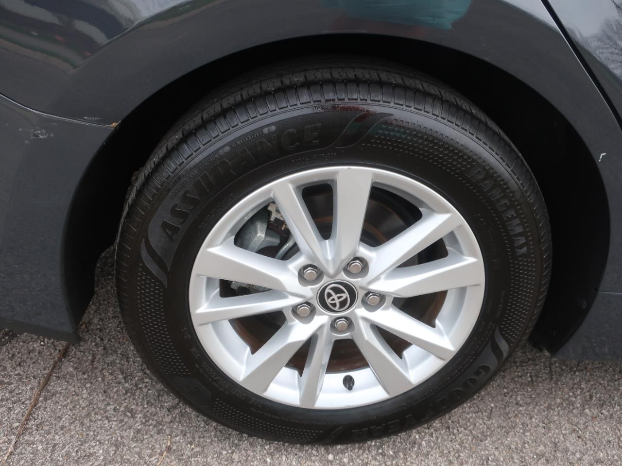 Toyota Camry Hybrid LE 2025