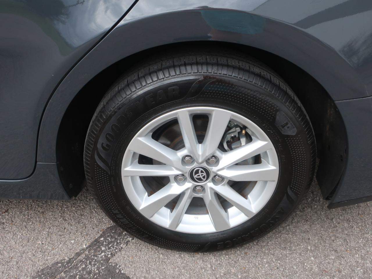 Toyota Camry Hybrid LE 2025