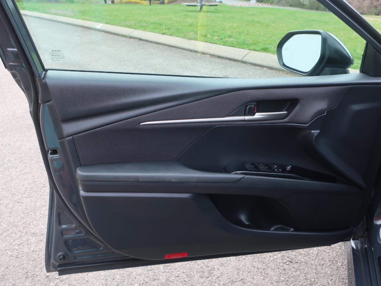 Toyota Camry Hybrid LE 2025