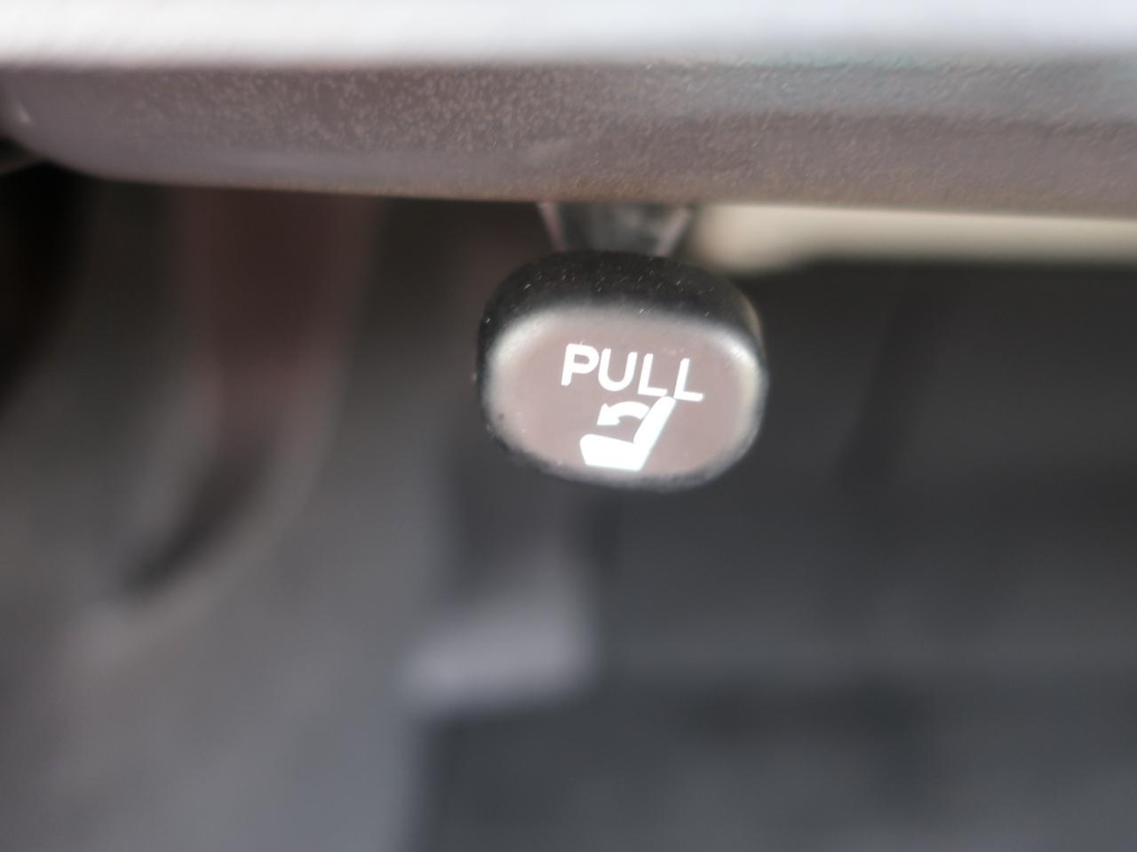 Toyota Camry Hybrid LE 2025