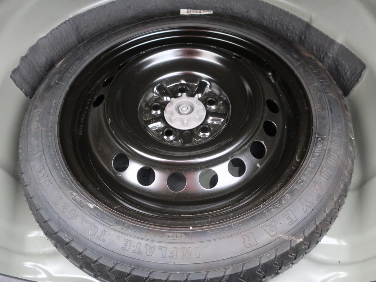 Toyota Camry Hybrid LE 2025