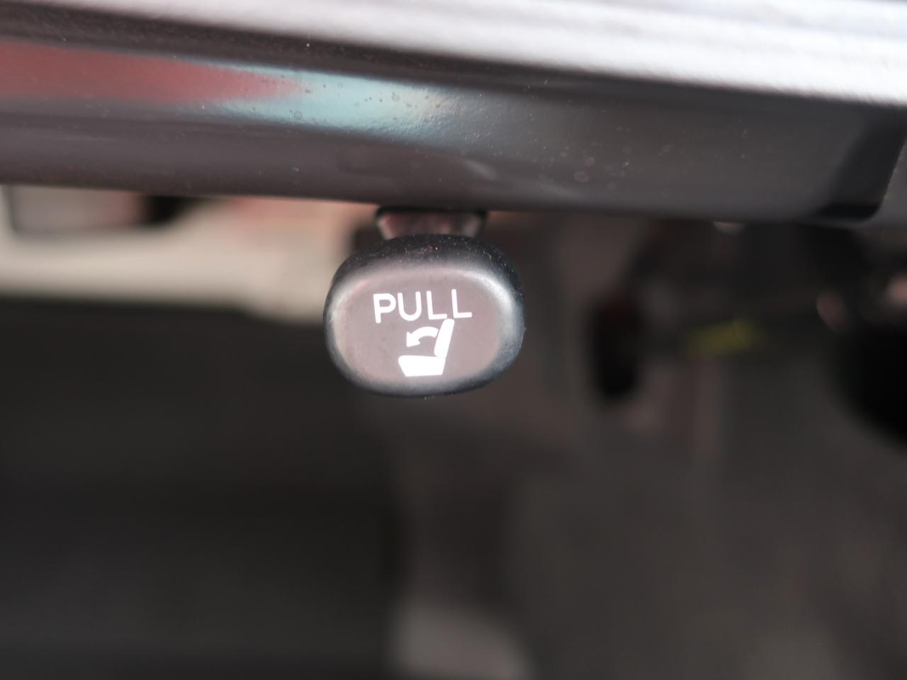 Toyota Camry Hybrid LE 2025