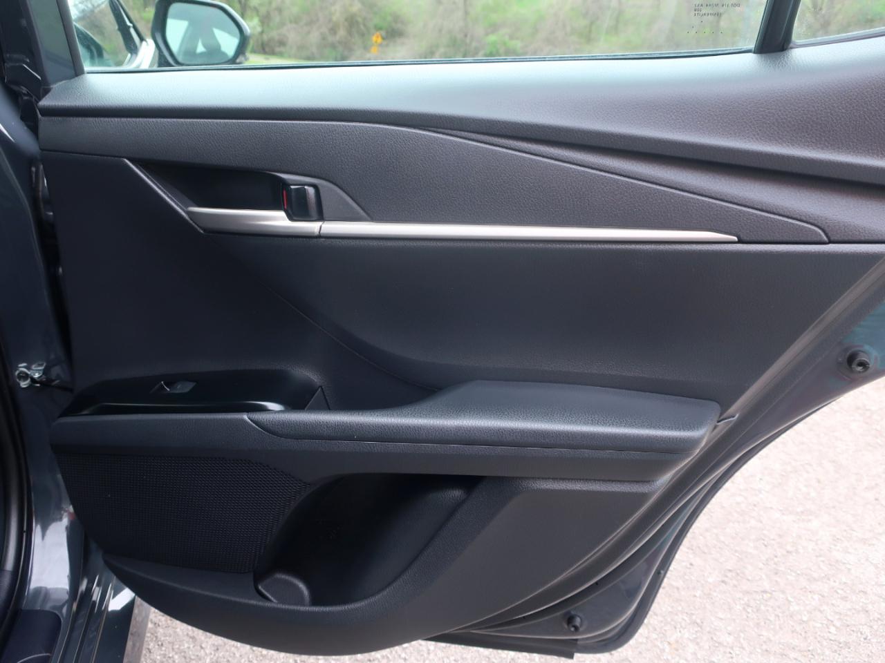 Toyota Camry Hybrid LE 2025