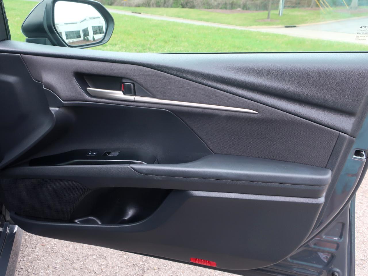 Toyota Camry Hybrid LE 2025