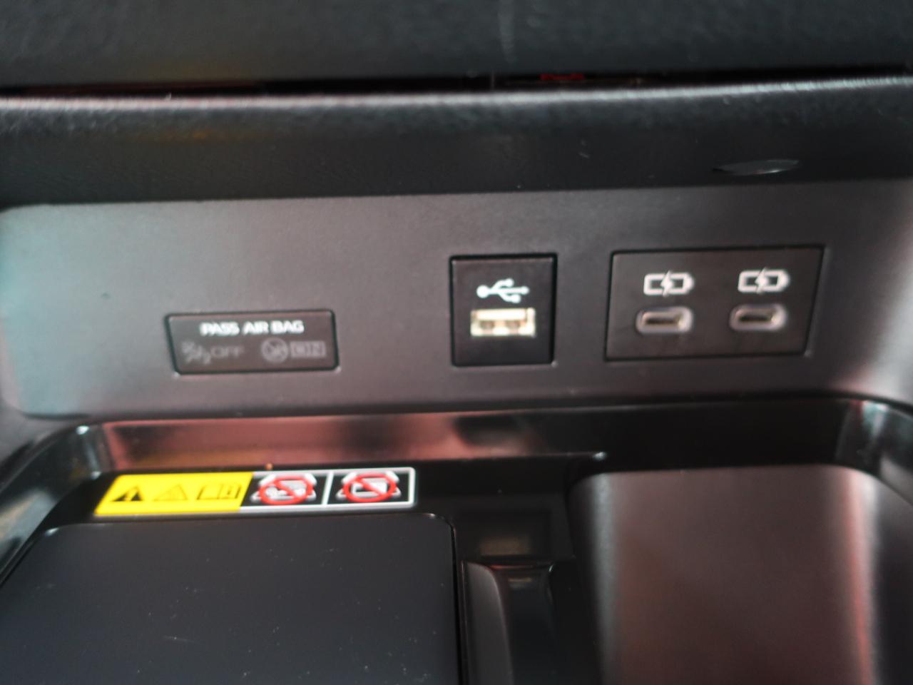 Toyota Camry Hybrid LE 2025