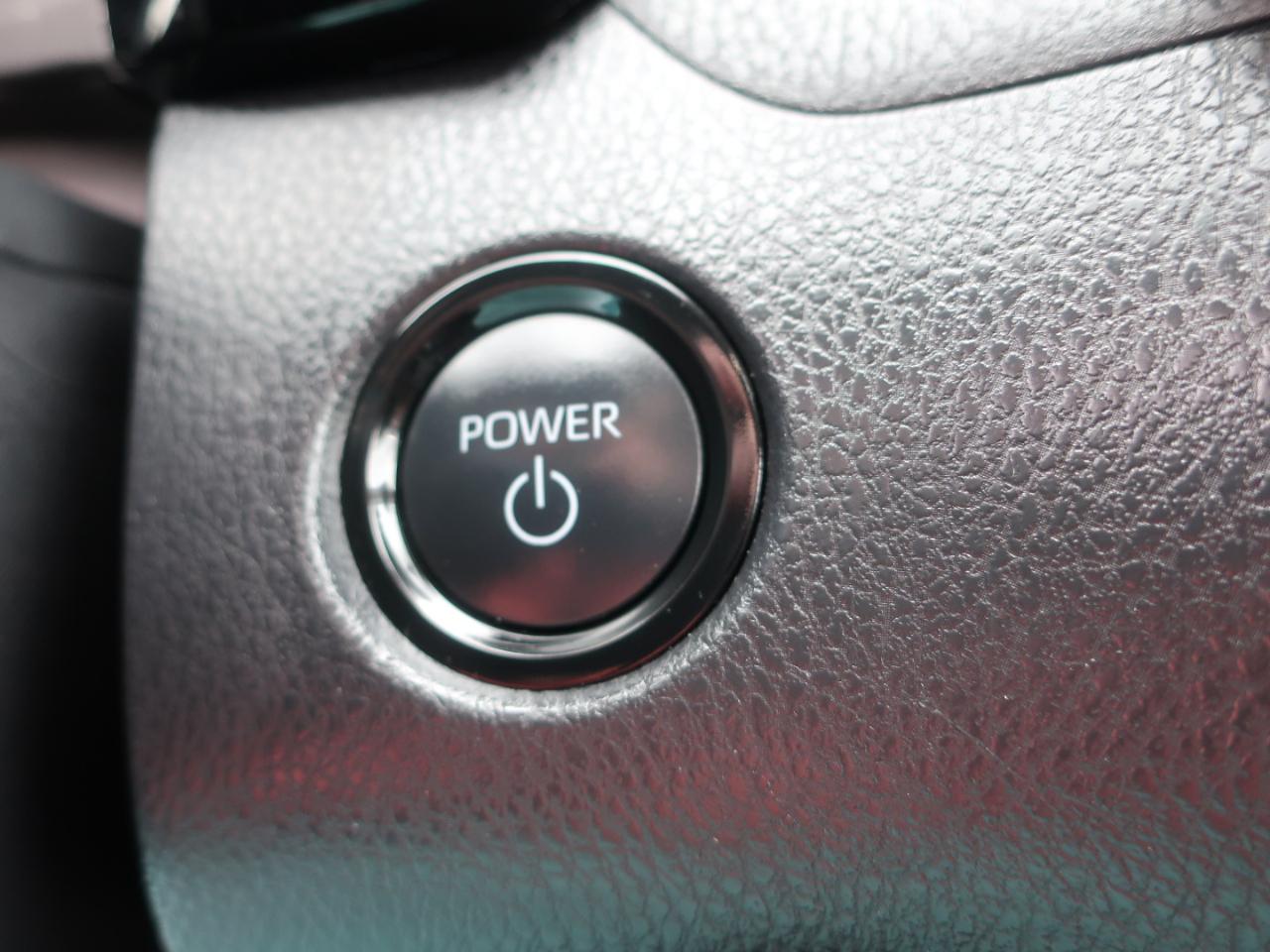 Toyota Camry Hybrid LE 2025