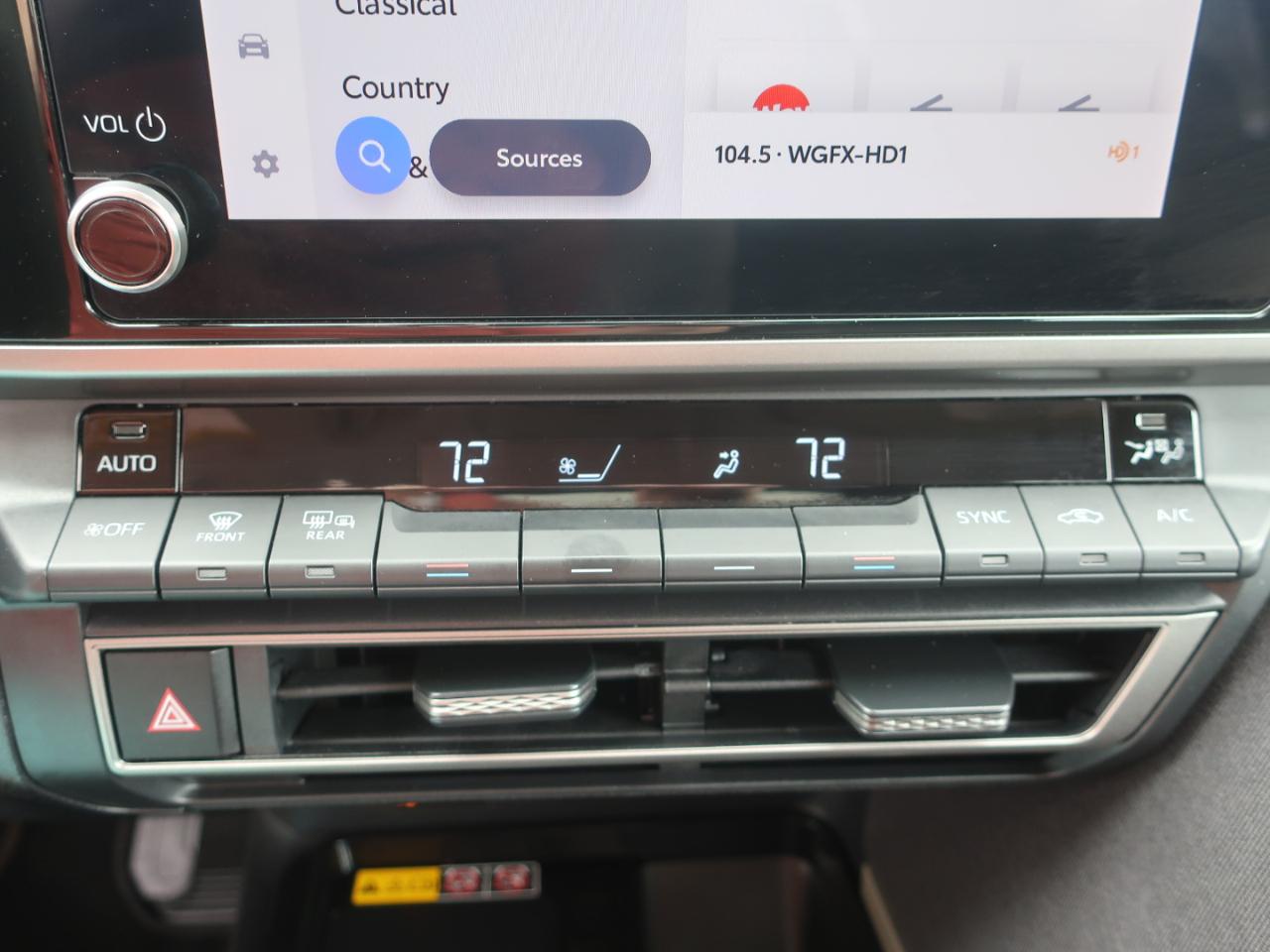 Toyota Camry Hybrid LE 2025