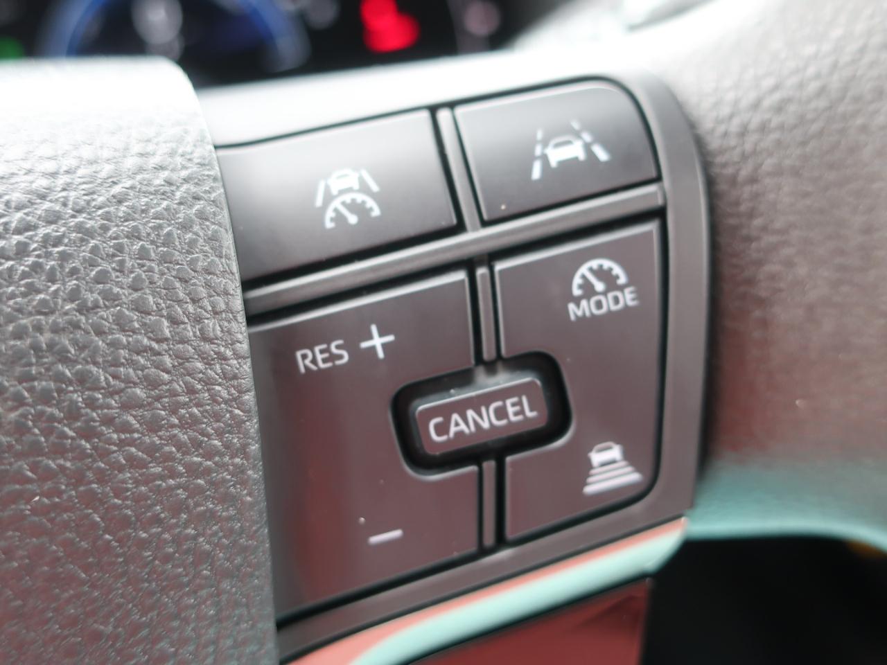 Toyota Camry Hybrid LE 2025