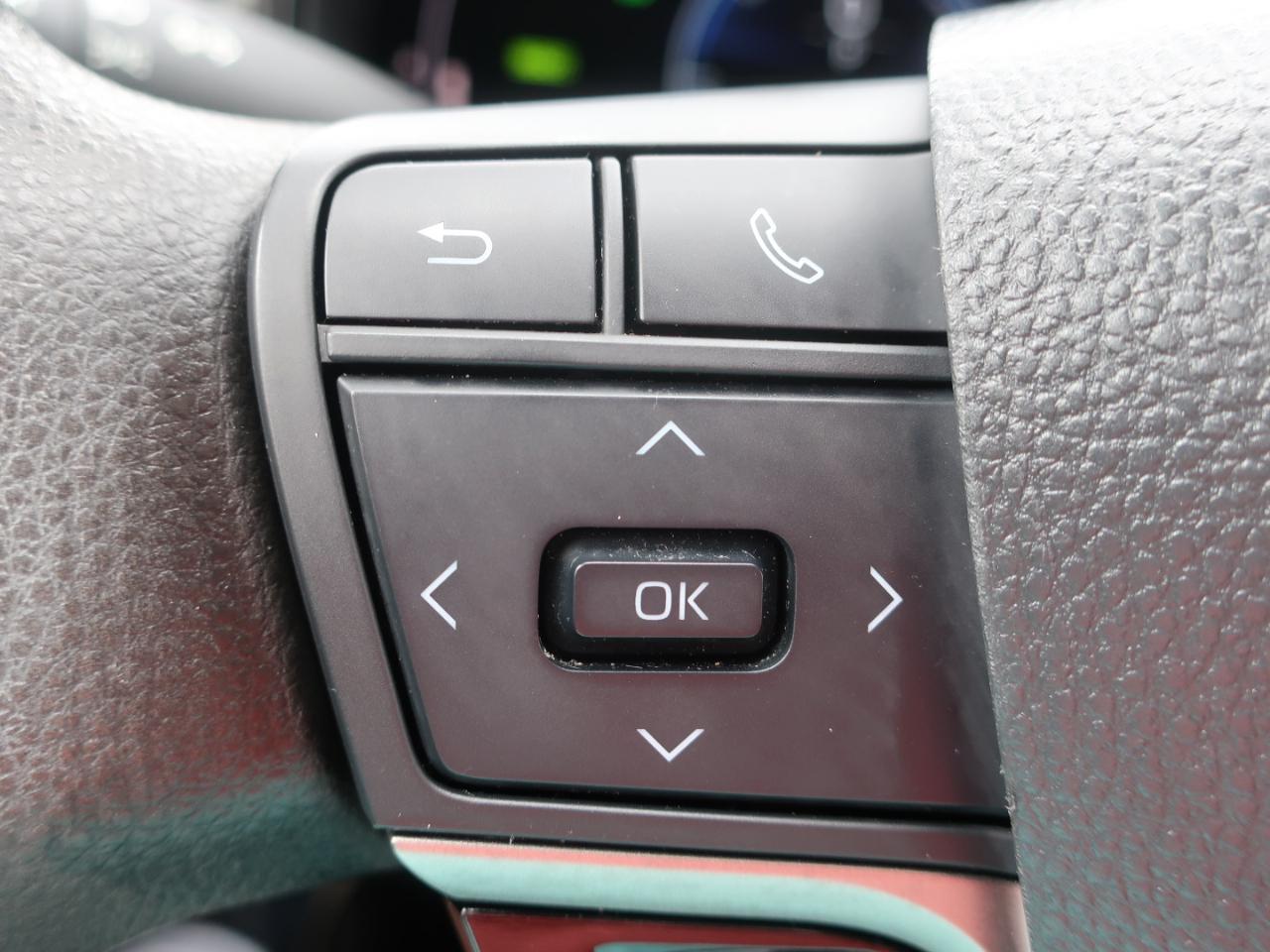 Toyota Camry Hybrid LE 2025