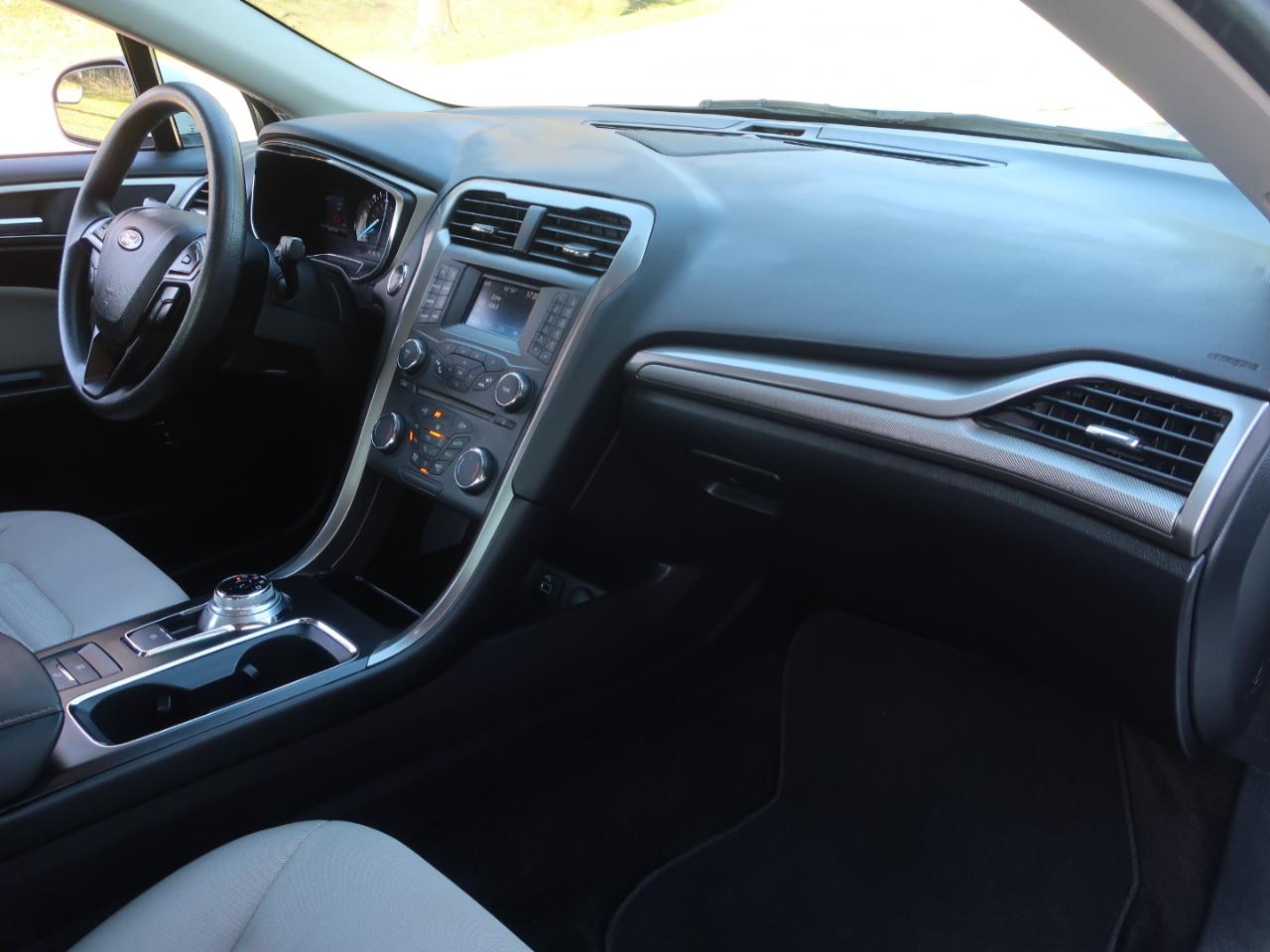 Ford Fusion Hybrid S 2018