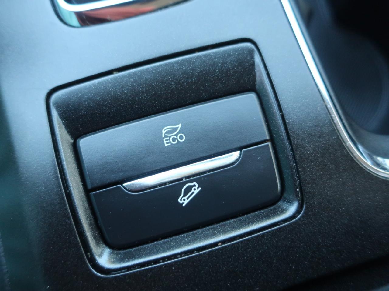 Ford Fusion Hybrid S 2018