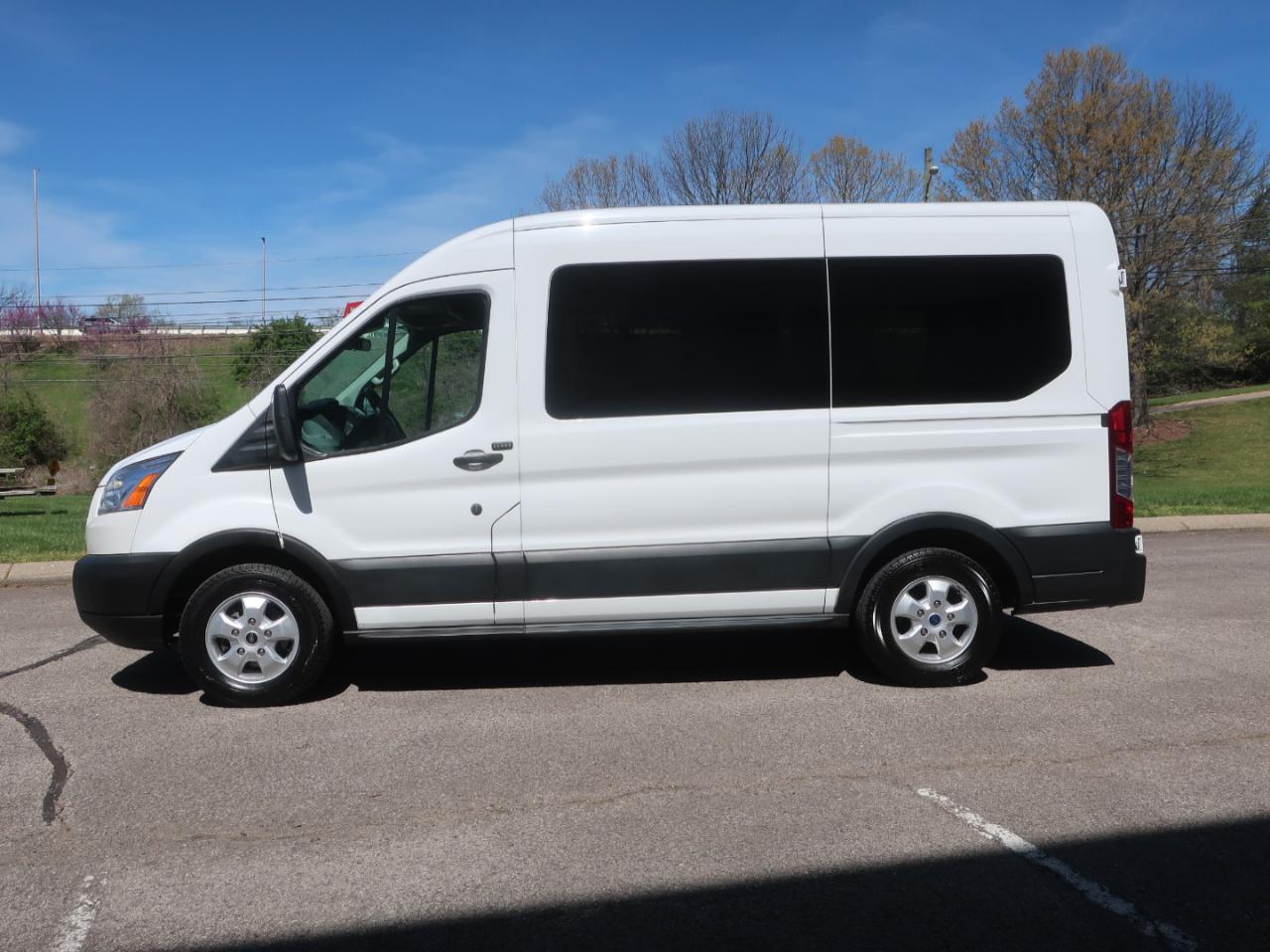 Ford Transit 150 Wagon Med. Roof XLT w/Sliding Pass. 130-in. WB 2019