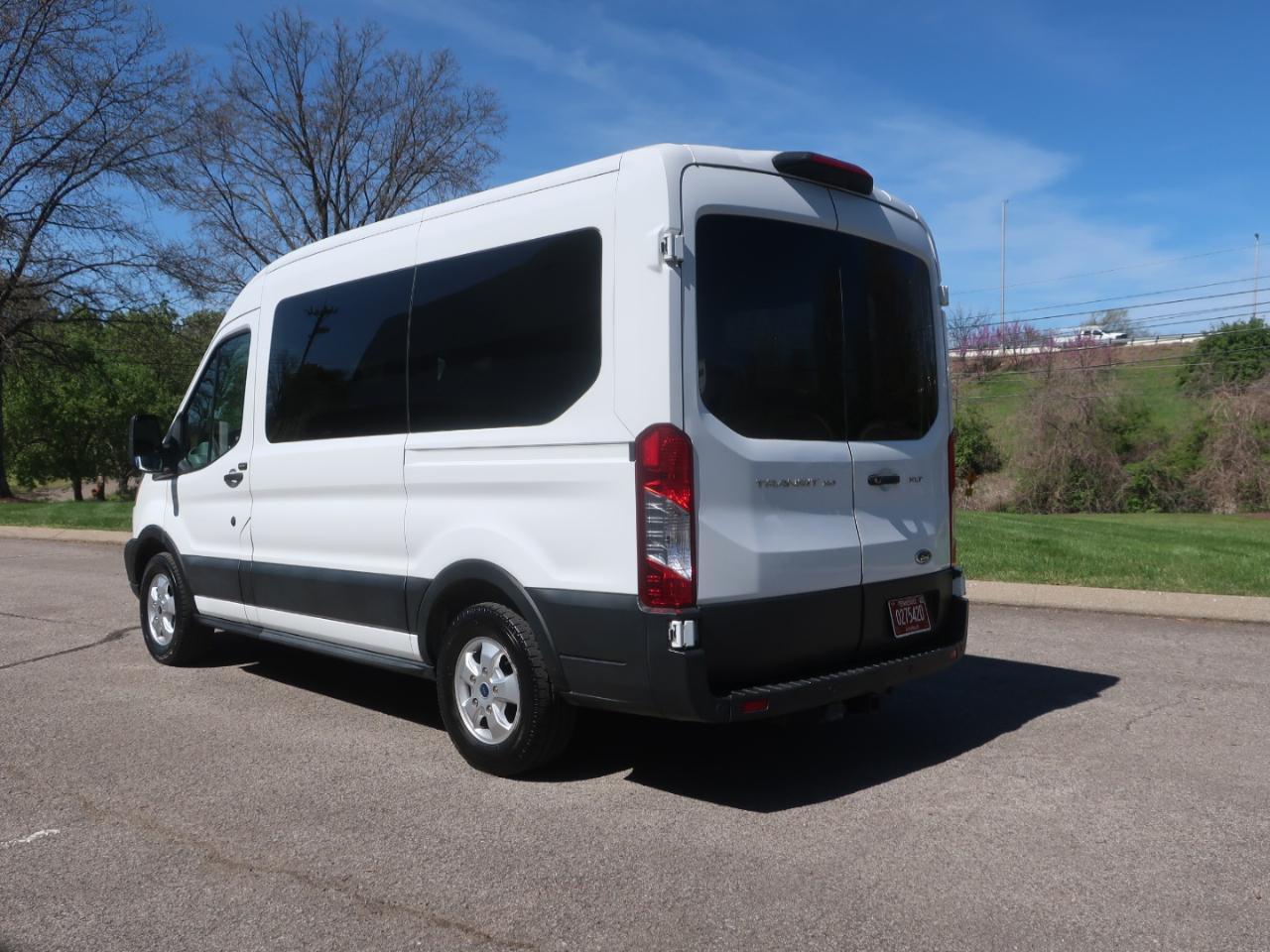 Ford Transit 150 Wagon Med. Roof XLT w/Sliding Pass. 130-in. WB 2019