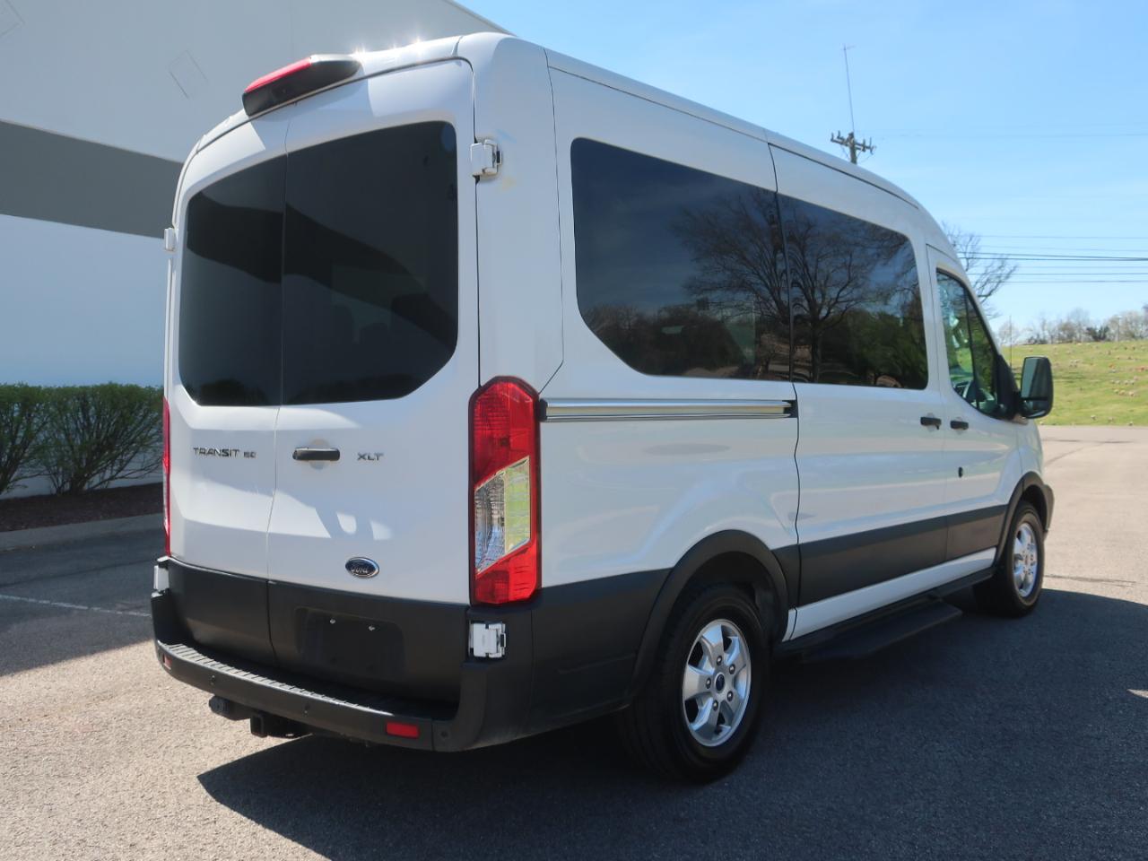 Ford Transit 150 Wagon Med. Roof XLT w/Sliding Pass. 130-in. WB 2019