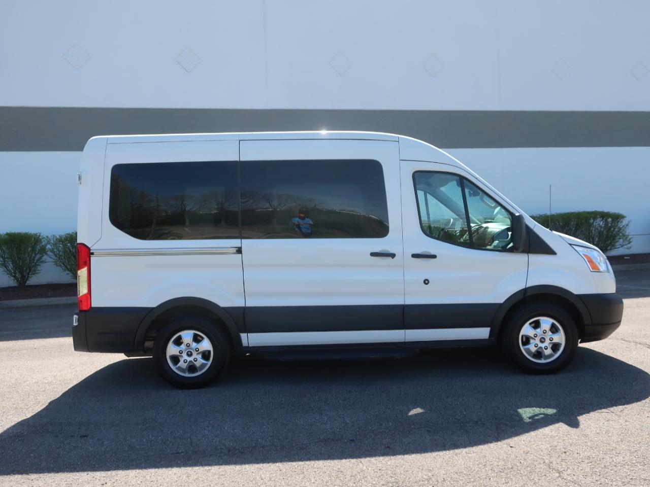 Ford Transit 150 Wagon Med. Roof XLT w/Sliding Pass. 130-in. WB 2019