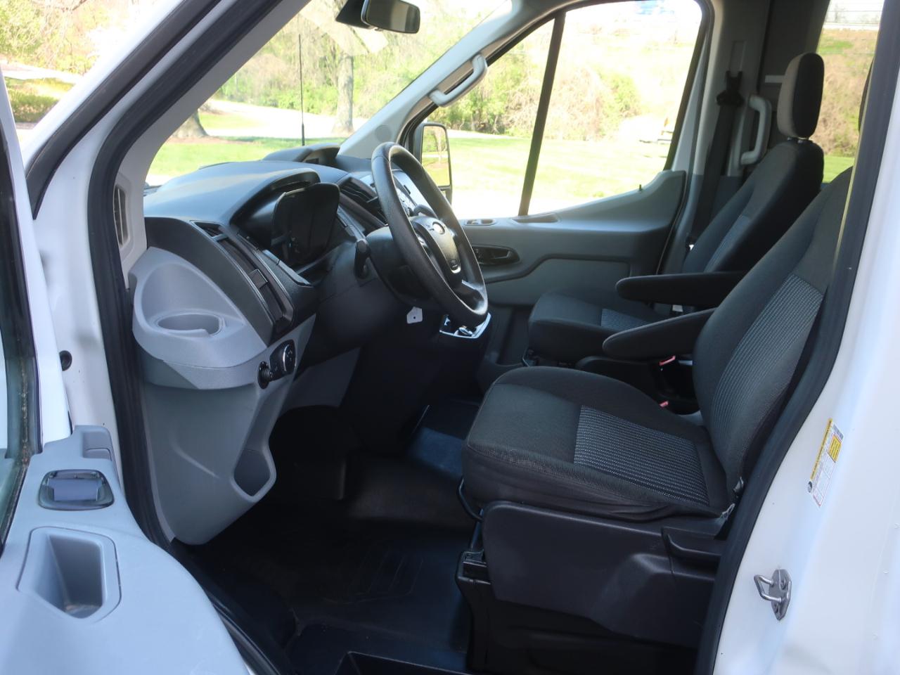 Ford Transit 150 Wagon Med. Roof XLT w/Sliding Pass. 130-in. WB 2019