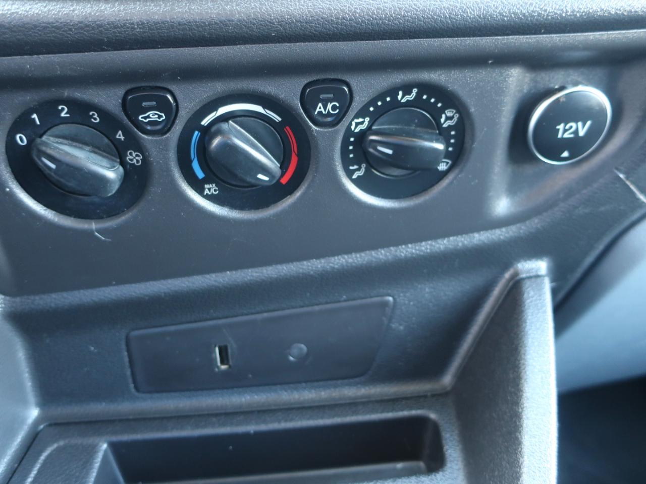 Ford Transit 150 Wagon Med. Roof XLT w/Sliding Pass. 130-in. WB 2019