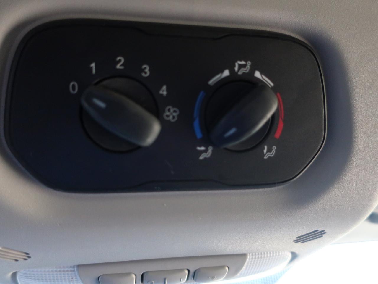 Ford Transit 150 Wagon Med. Roof XLT w/Sliding Pass. 130-in. WB 2019