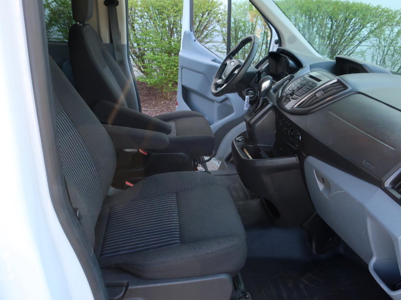 Ford Transit 150 Wagon Med. Roof XLT w/Sliding Pass. 130-in. WB 2019