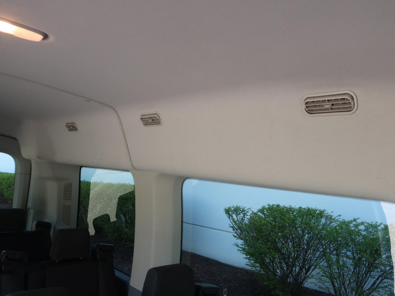 Ford Transit 150 Wagon Med. Roof XLT w/Sliding Pass. 130-in. WB 2019