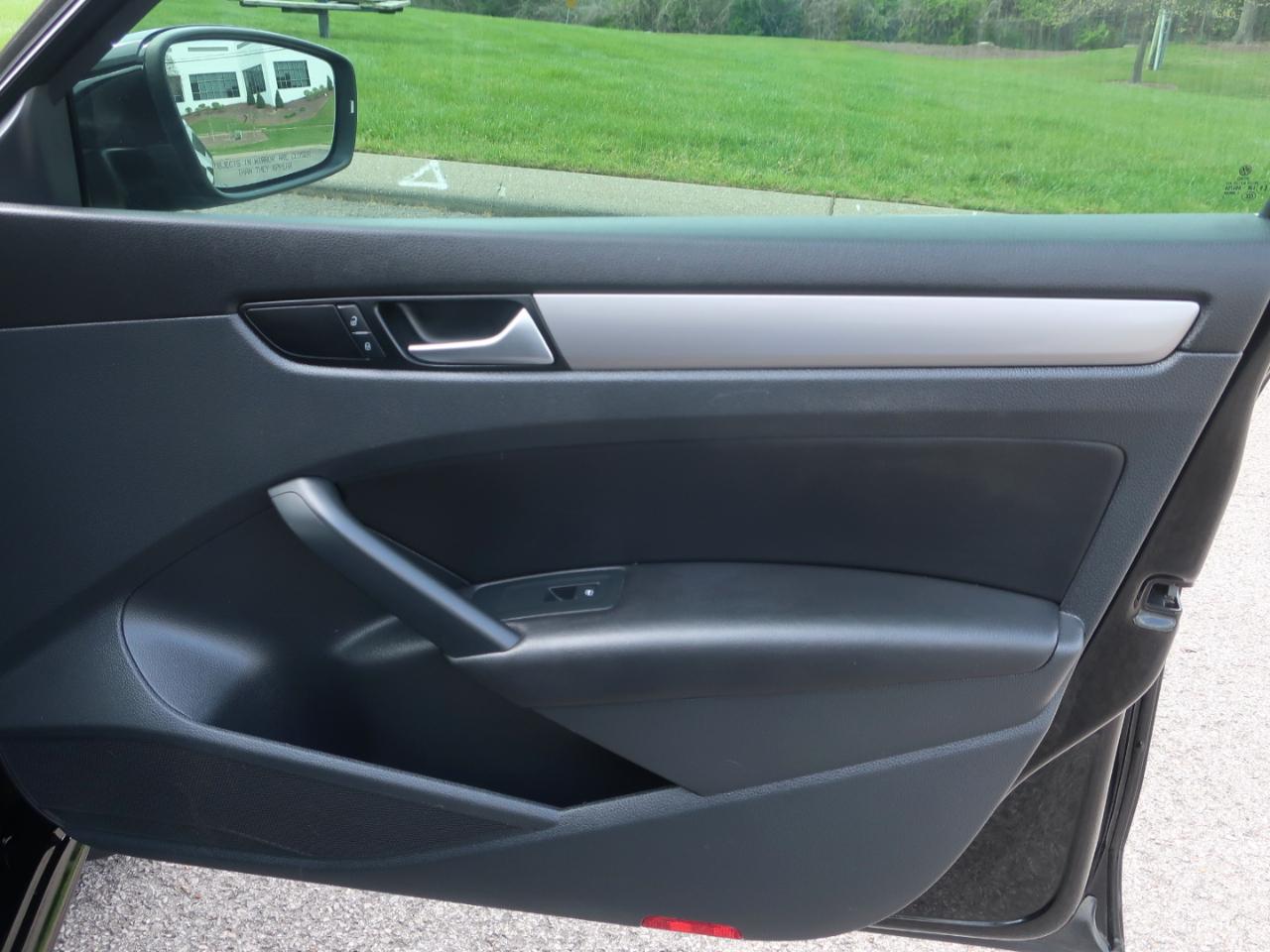 Volkswagen Passat Limited Edition 4D Sedan 2015