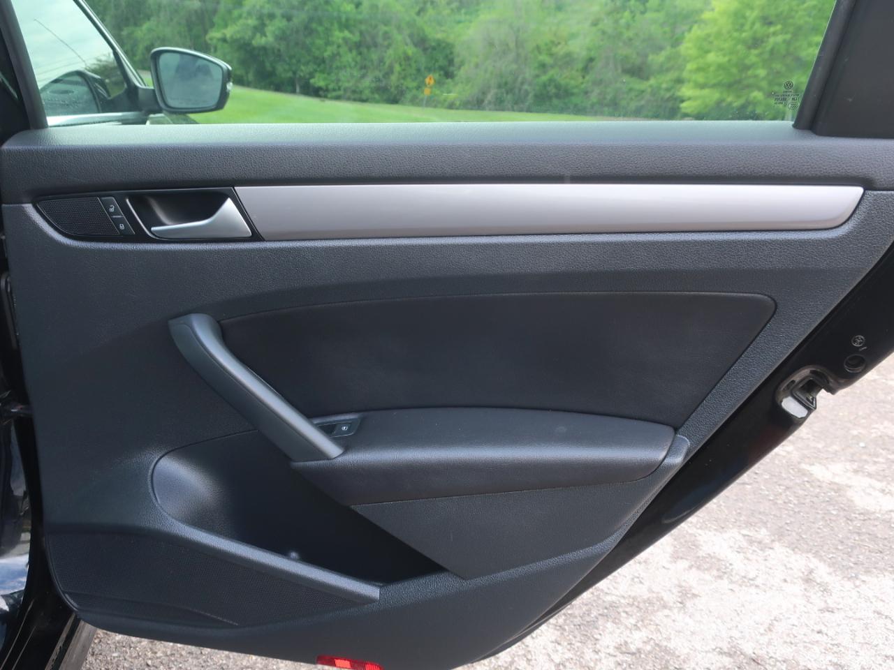 Volkswagen Passat Limited Edition 4D Sedan 2015