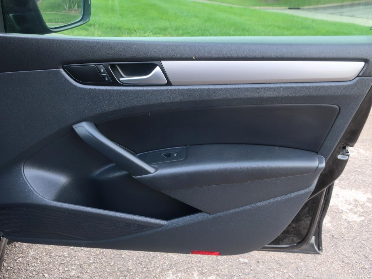 Volkswagen Passat Limited Edition 4D Sedan 2015