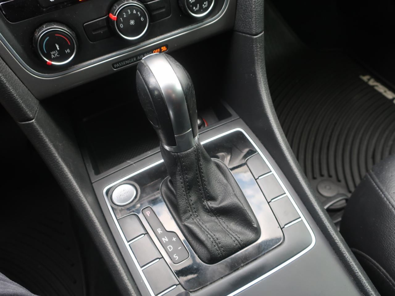 Volkswagen Passat Limited Edition 4D Sedan 2015