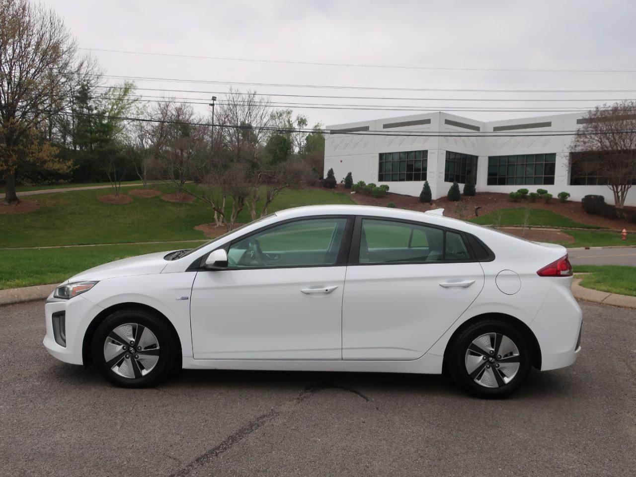 Hyundai Ioniq Hybrid Blue 2020