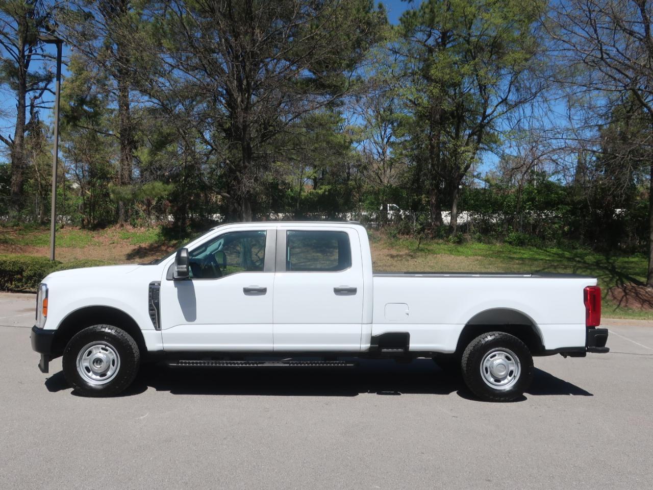 Ford F-250 SD XL Crew Cab 4WD 2023