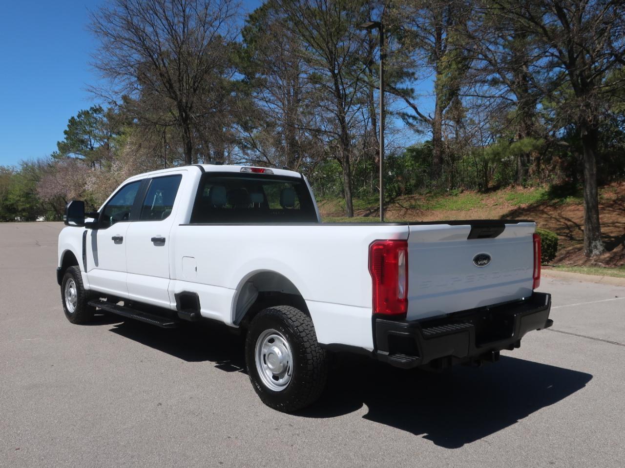 Ford F-250 SD XL Crew Cab 4WD 2023