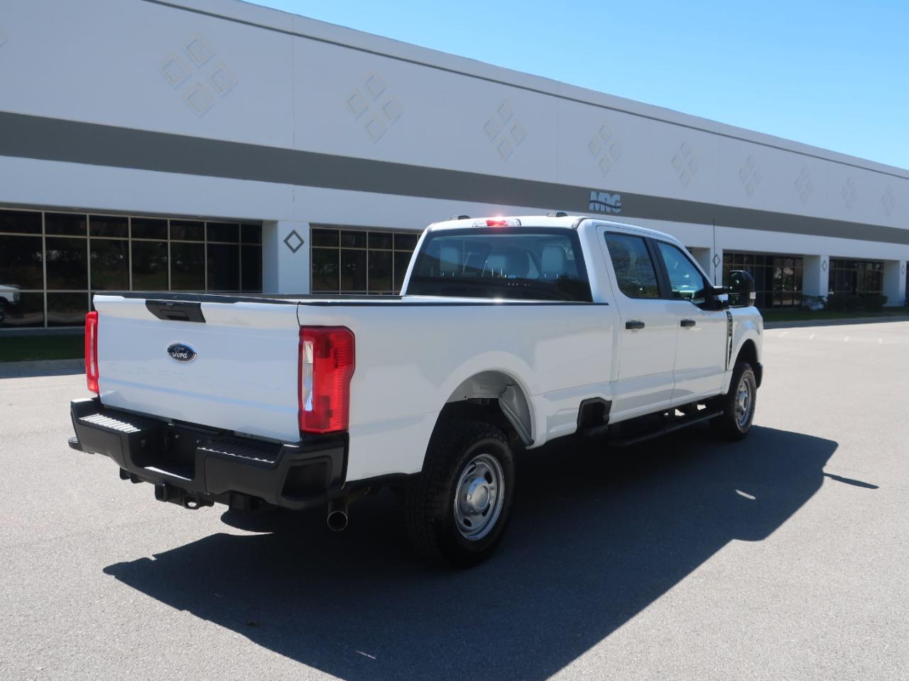 Ford F-250 SD XL Crew Cab 4WD 2023