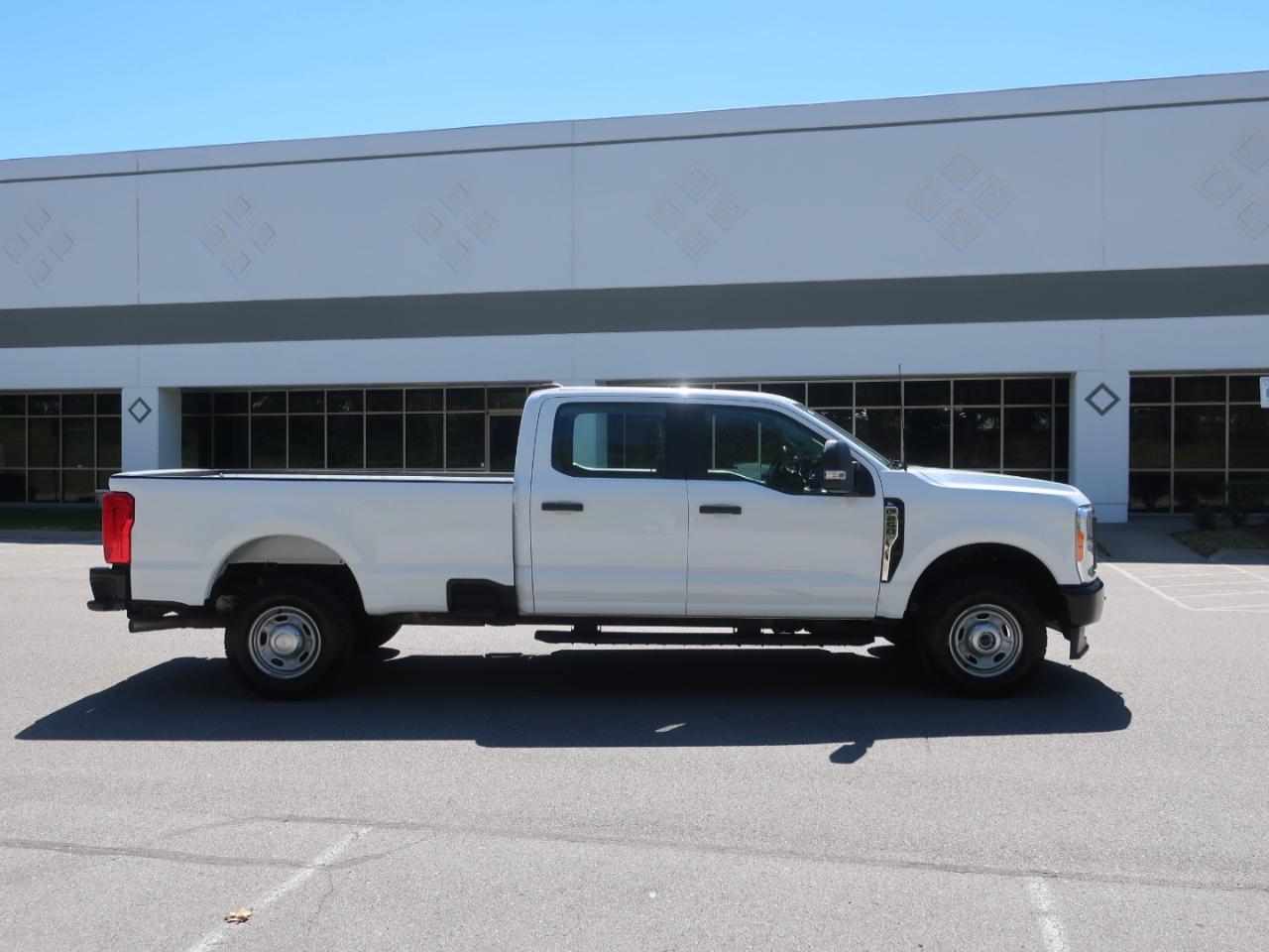 Ford F-250 SD XL Crew Cab 4WD 2023