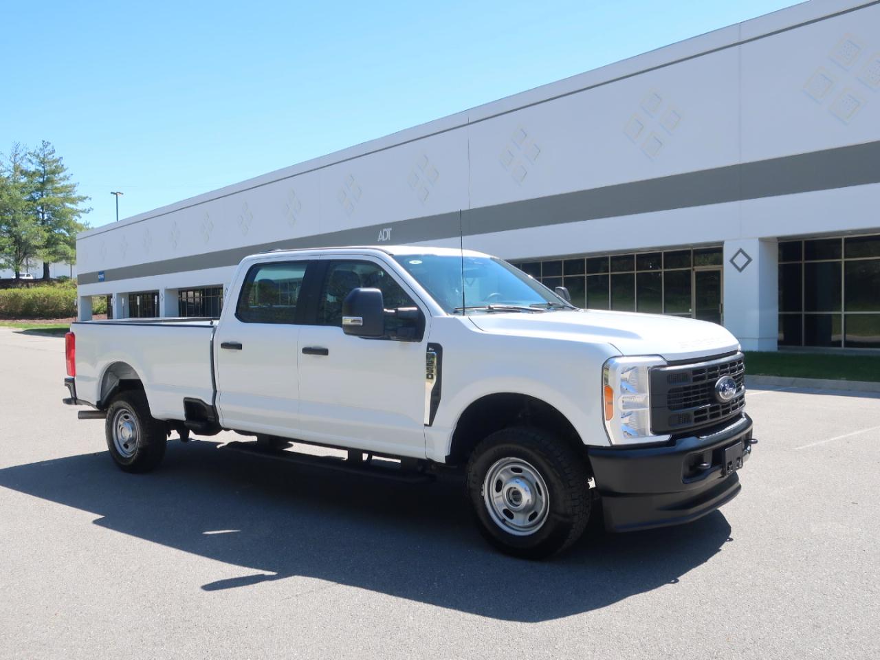 Ford F-250 SD XL Crew Cab 4WD 2023