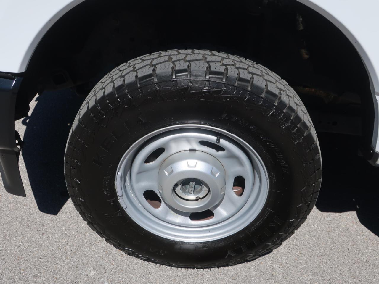 Ford F-250 SD XL Crew Cab 4WD 2023