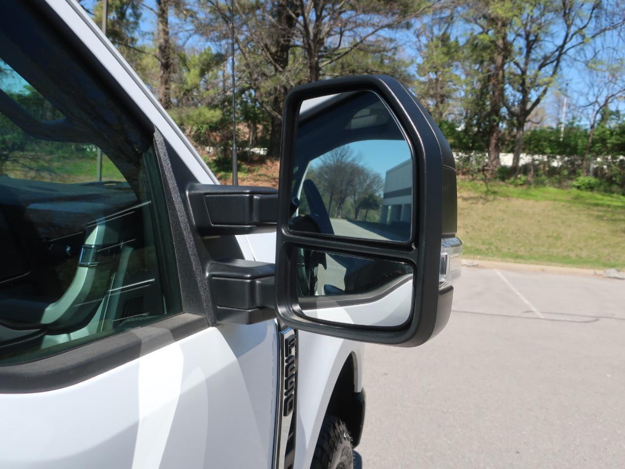 Ford F-250 SD XL Crew Cab 4WD 2023