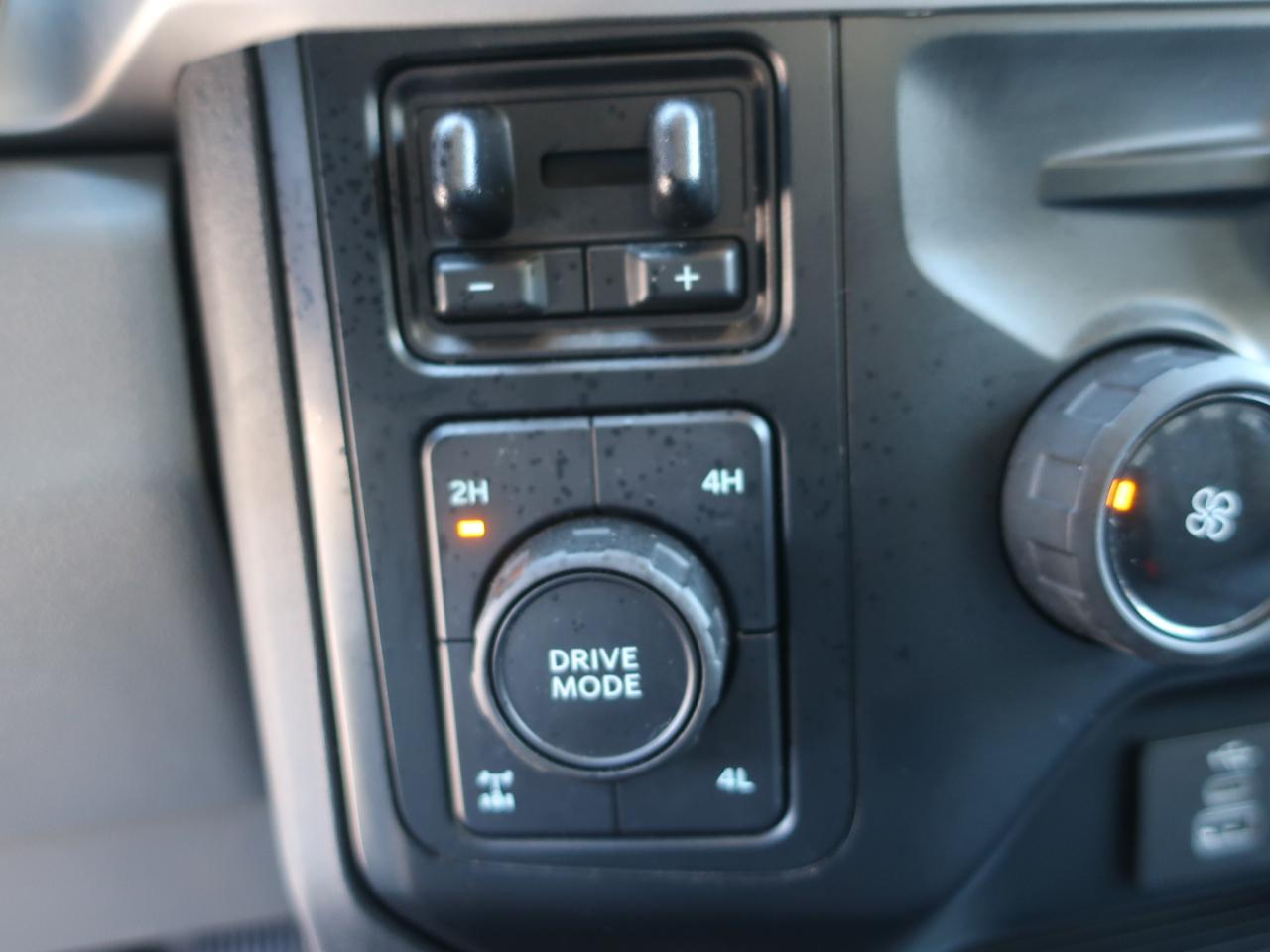 Ford F-250 SD XL Crew Cab 4WD 2023