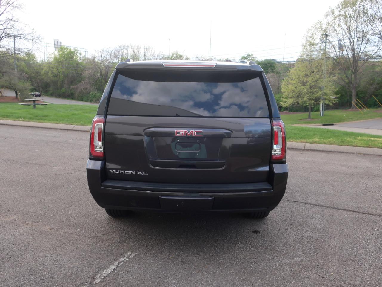 GMC Yukon XL SLT 4WD 2017