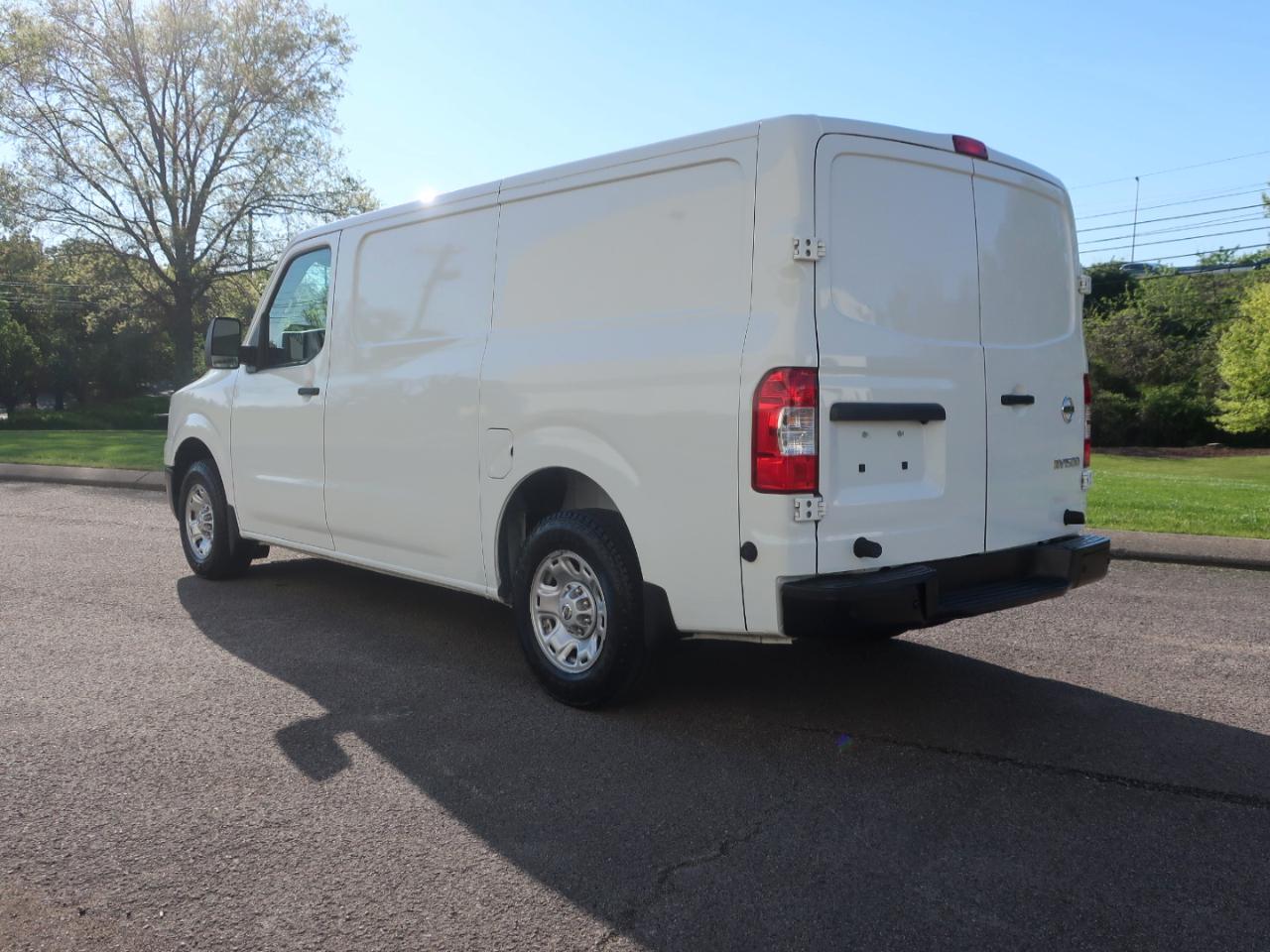 Nissan NV Cargo 1500 SV 2021