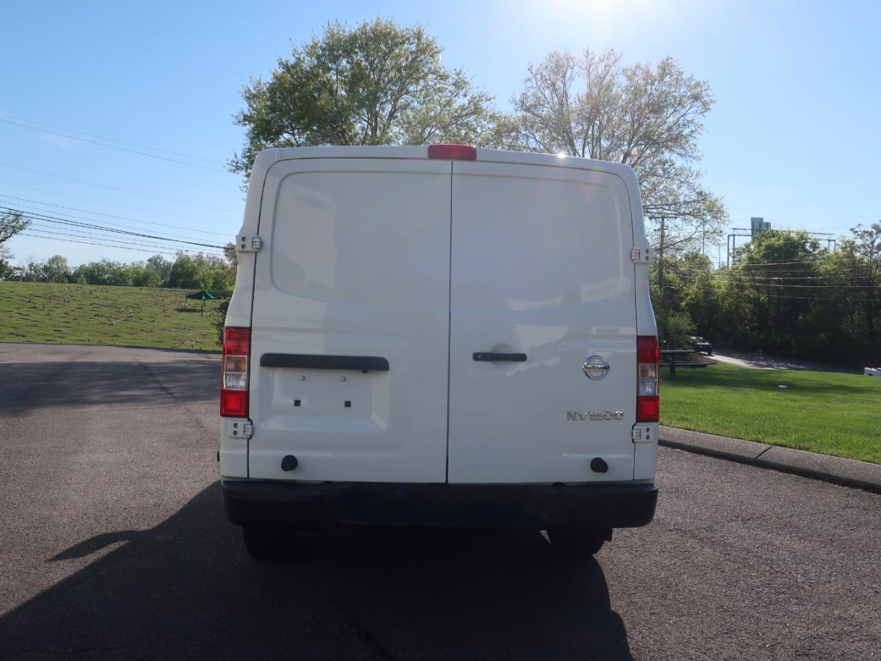 Nissan NV Cargo 1500 SV 2021