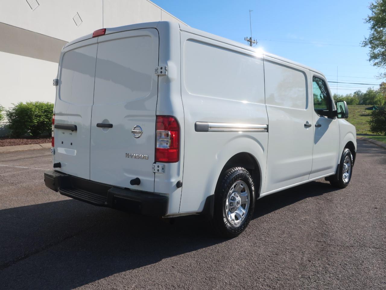 Nissan NV Cargo 1500 SV 2021
