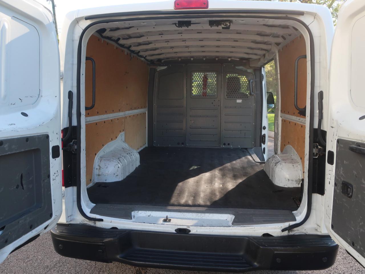 Nissan NV Cargo 1500 SV 2021